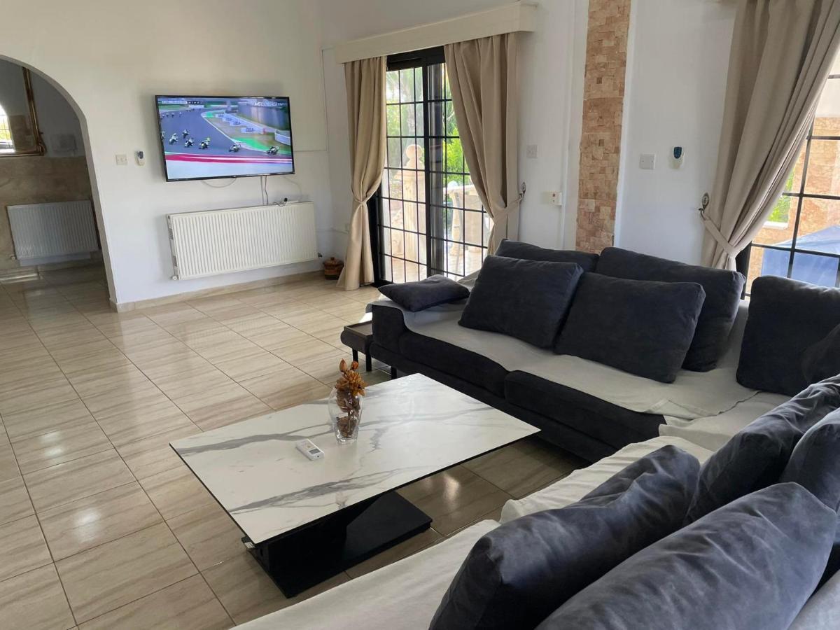 Villa Ocean Stones 1Km From Main Coral Bay Beach เปเยีย ภายนอก รูปภาพ