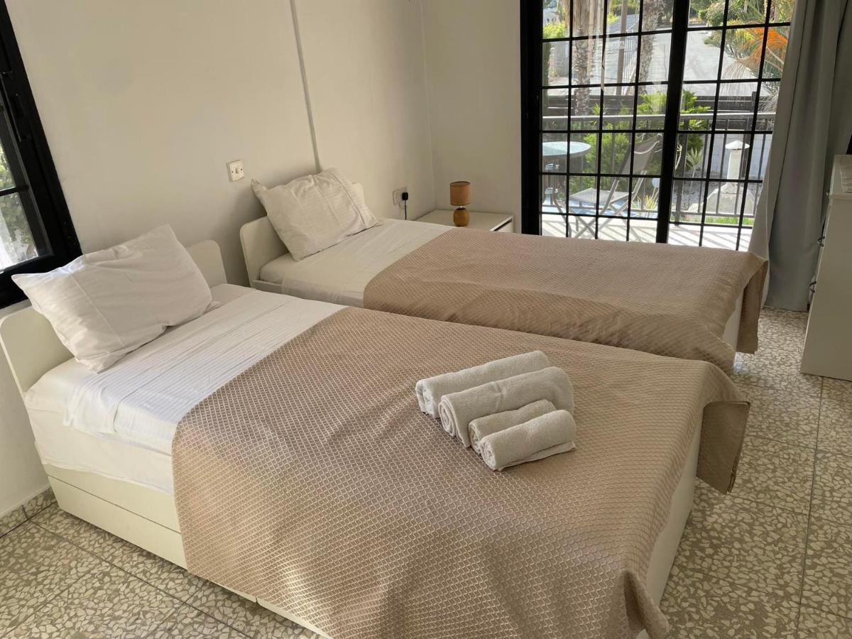 Villa Ocean Stones 1Km From Main Coral Bay Beach เปเยีย ภายนอก รูปภาพ